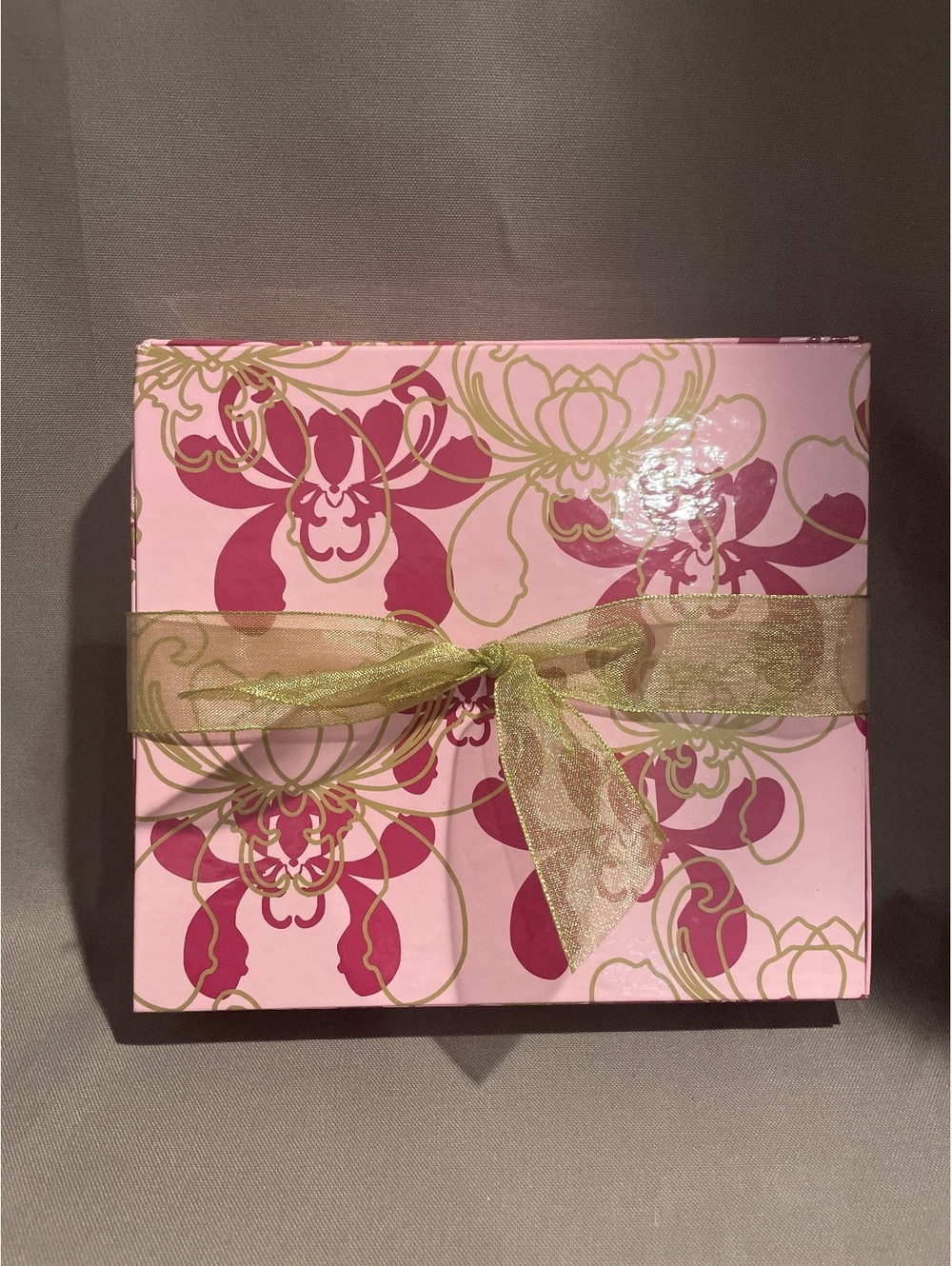 Mary Kay Tribute Vintage Shimmering Body Creme Powder Puff Gift Set Pink Box